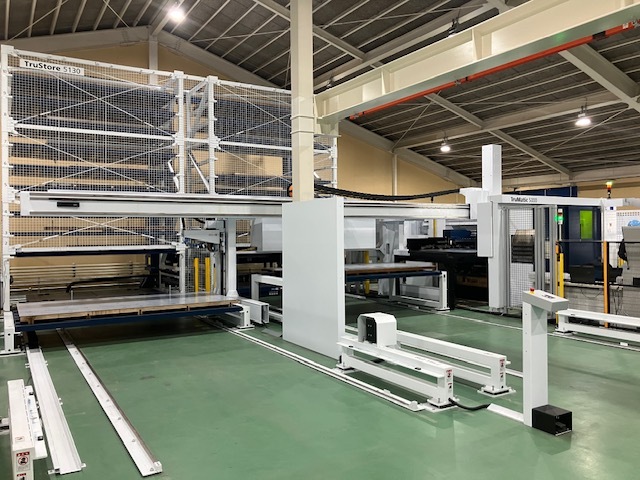 写真:KEYENCE ワイドリニア三次元測定器