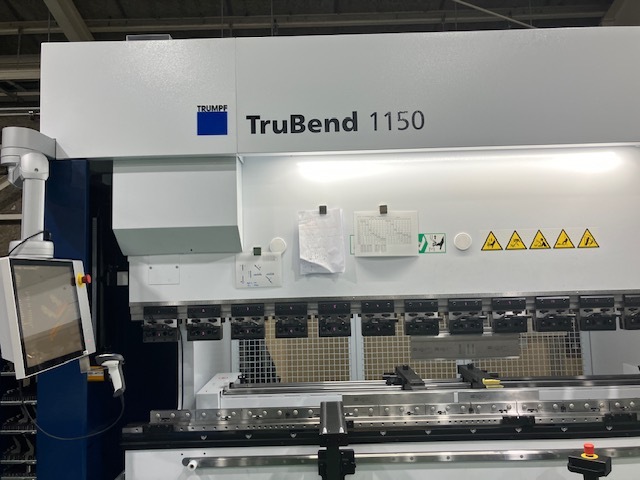 写真:KEYENCE ワイドリニア三次元測定器