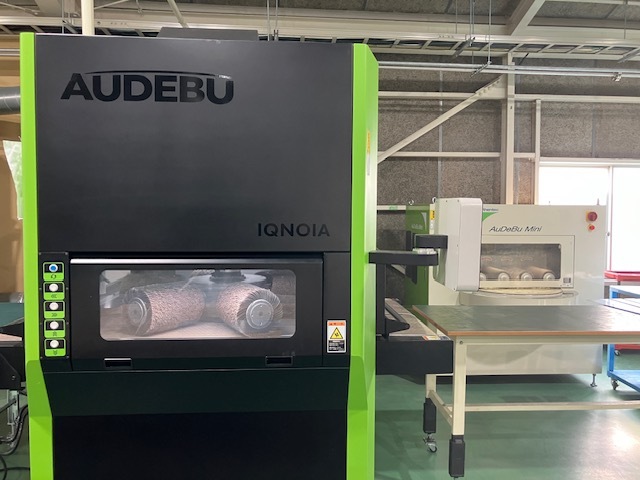 写真:KEYENCE ワイドリニア三次元測定器